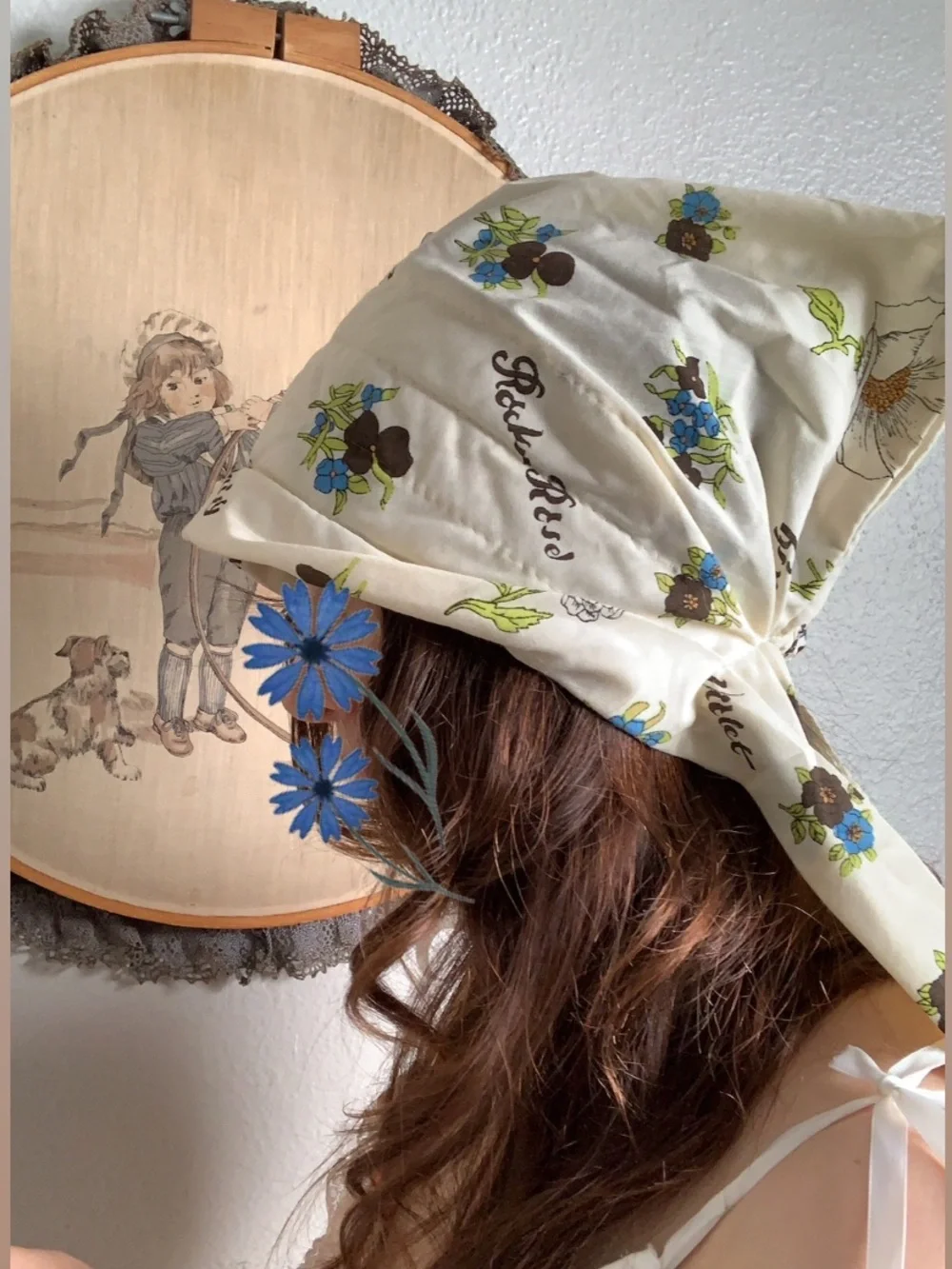 Vintage 70s Betmar forest cottage floral quilted headkerchief headscarf